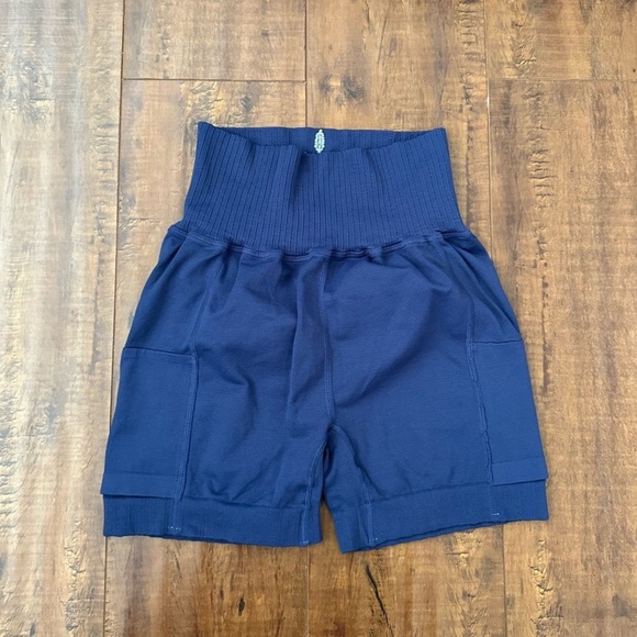 FREE PEOPLE • SHORTS - Picture 4 of 6